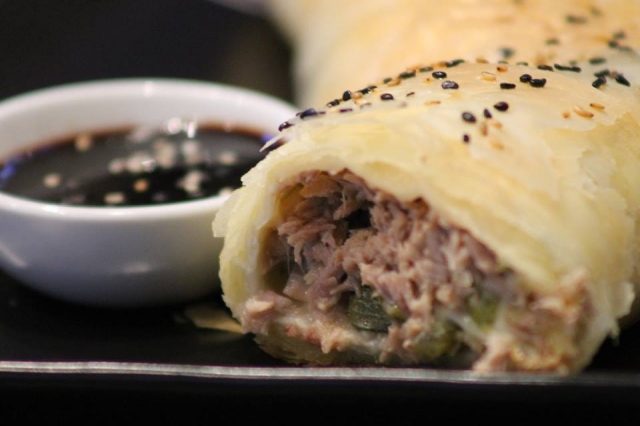 Rolls de atún y bocconcinos